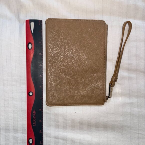 GUC Cole Haan Nude Pebbled Leather Envelope Wristlet with Gold Detail - Picture 5 of 6